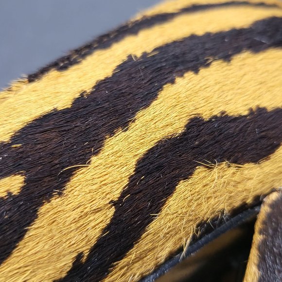 New in Box Charles David Women's Medal Animal Print Block High Heel Pump Size 5 - Picture 10 of 14